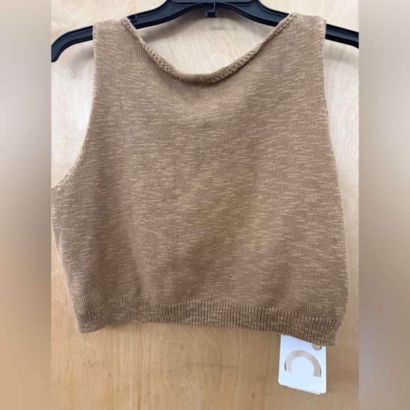 Commense Women's Sleeveless Crop Knit Top - Picture 4 of 11